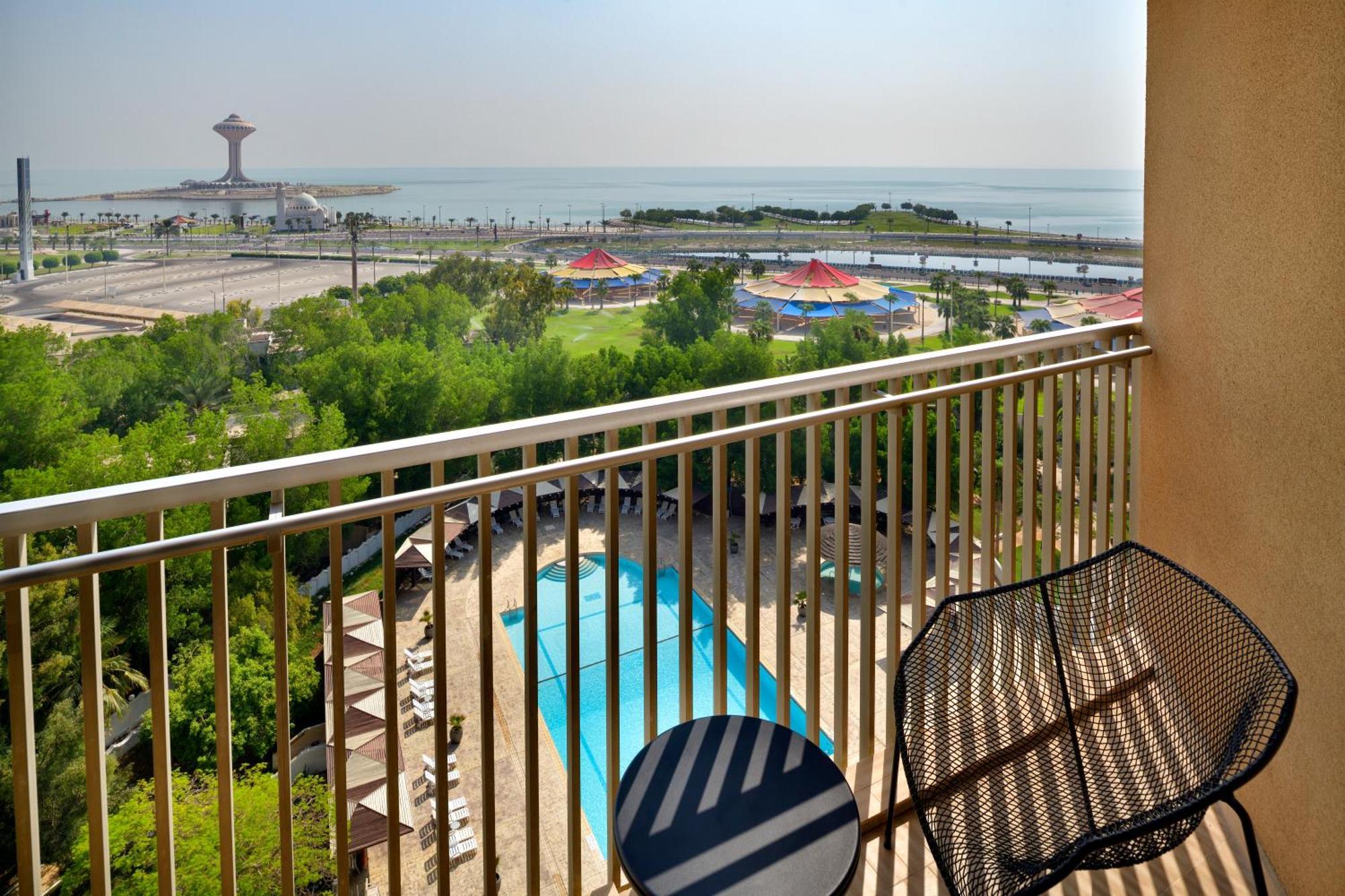 Le Meridien Al Khobar Esterno foto View from a balcony at the Ocean Reef Club