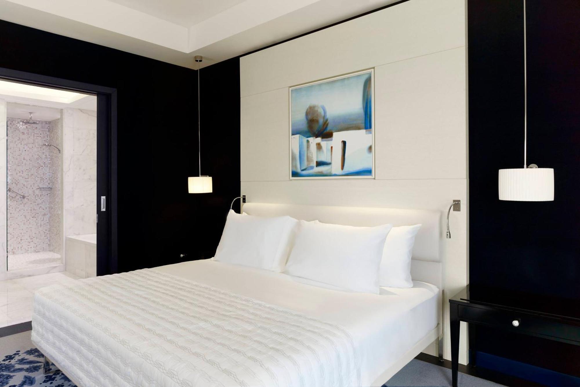 Le Meridien Al Khobar Esterno foto A bedroom at the hotel