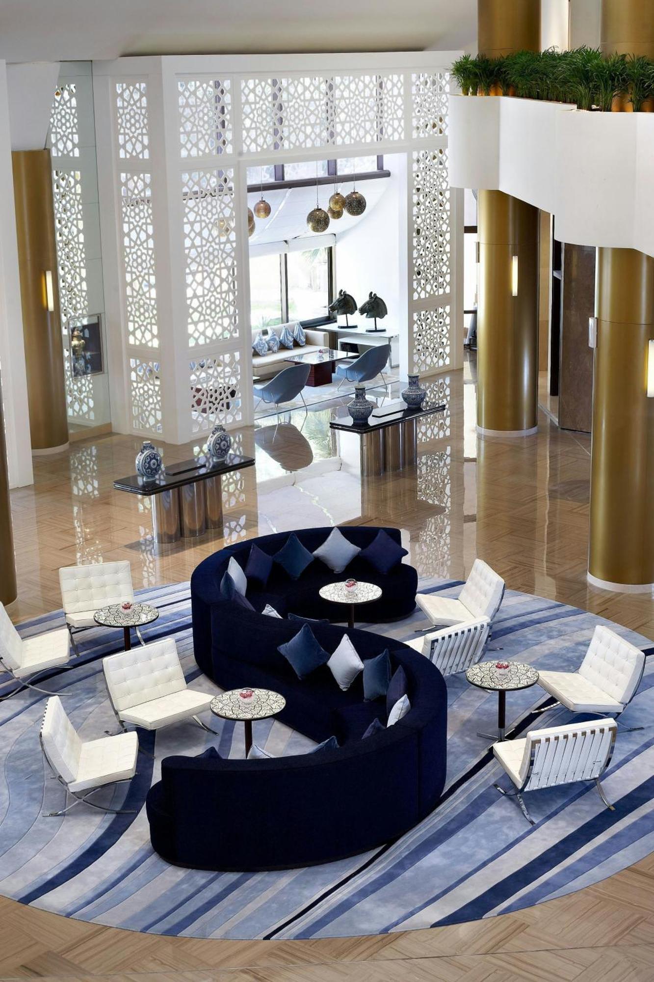 Le Meridien Al Khobar Esterno foto The lobby of the hotel