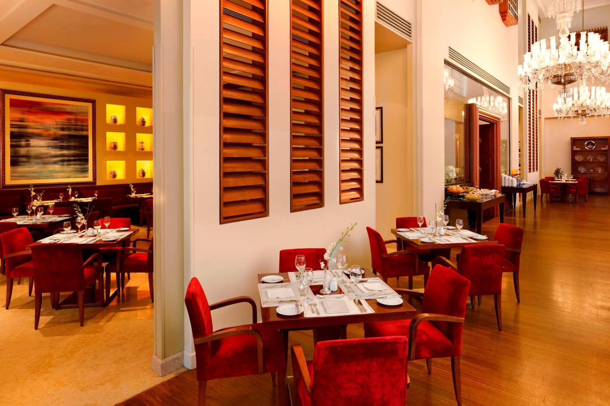 Le Meridien Al Khobar Esterno foto The restaurant
