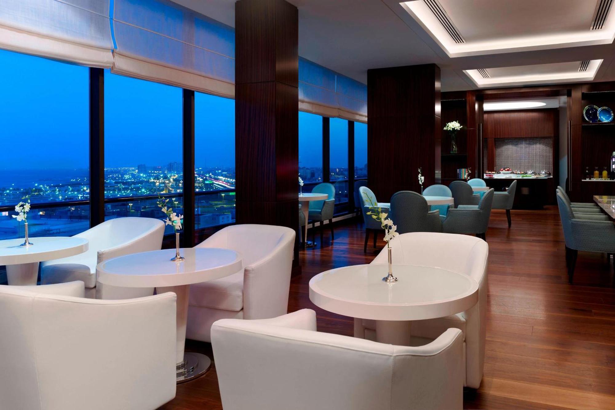 Le Meridien Al Khobar Esterno foto Club Lounge at the 36th floor