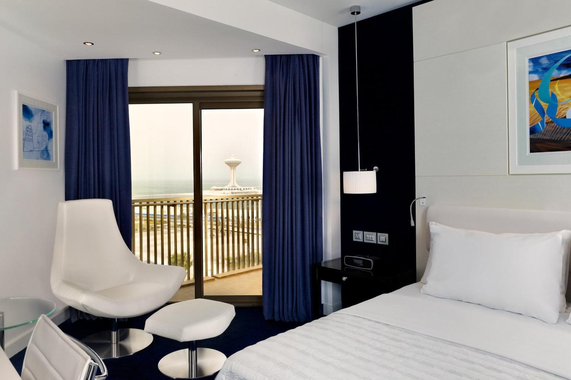 Le Meridien Al Khobar Esterno foto A room at the hotel