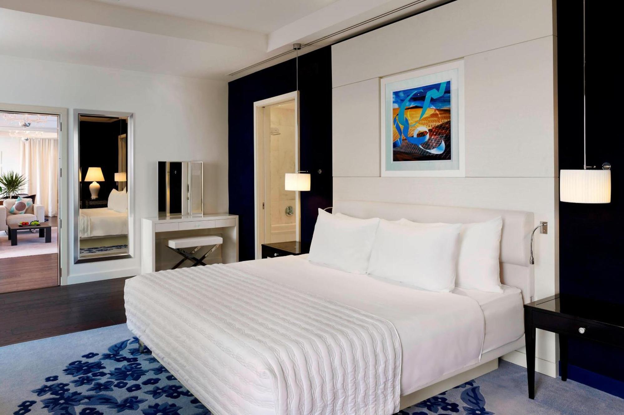 Le Meridien Al Khobar Esterno foto A bedroom at the hotel