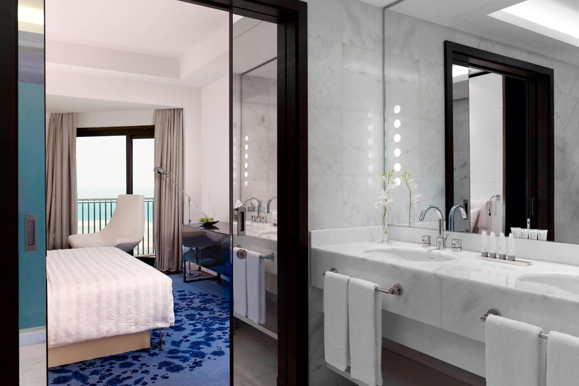 Le Meridien Al Khobar Esterno foto A guest room at the hotel