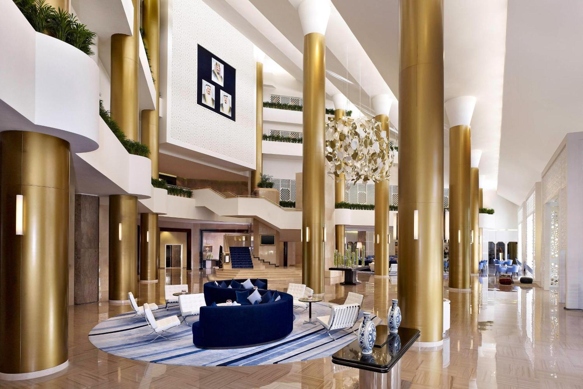 Le Meridien Al Khobar Esterno foto The lobby of the hotel